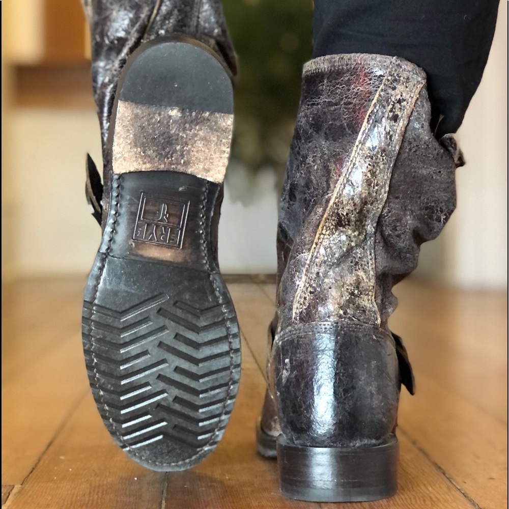 💕Frye Distressed Leather booties 💕 - Picture 6 of 12